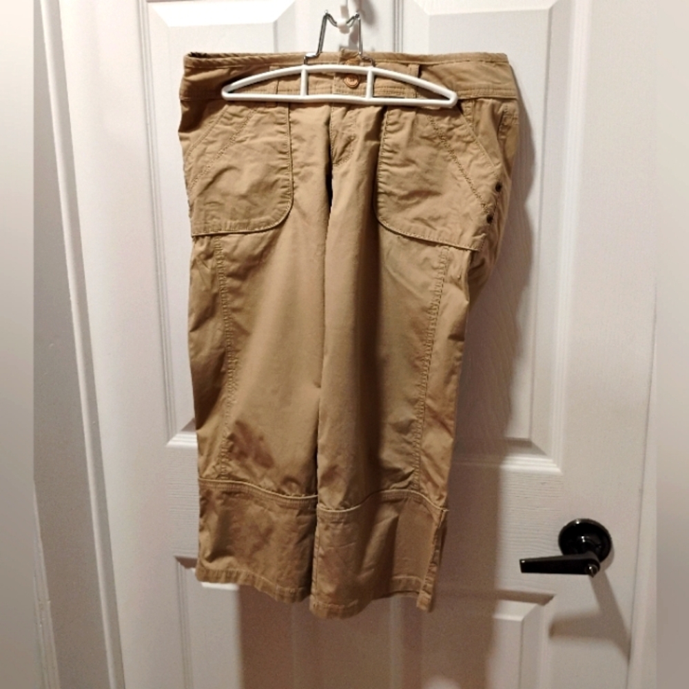 ๐ฉทWomenโs Cotton Capris... 2/$27